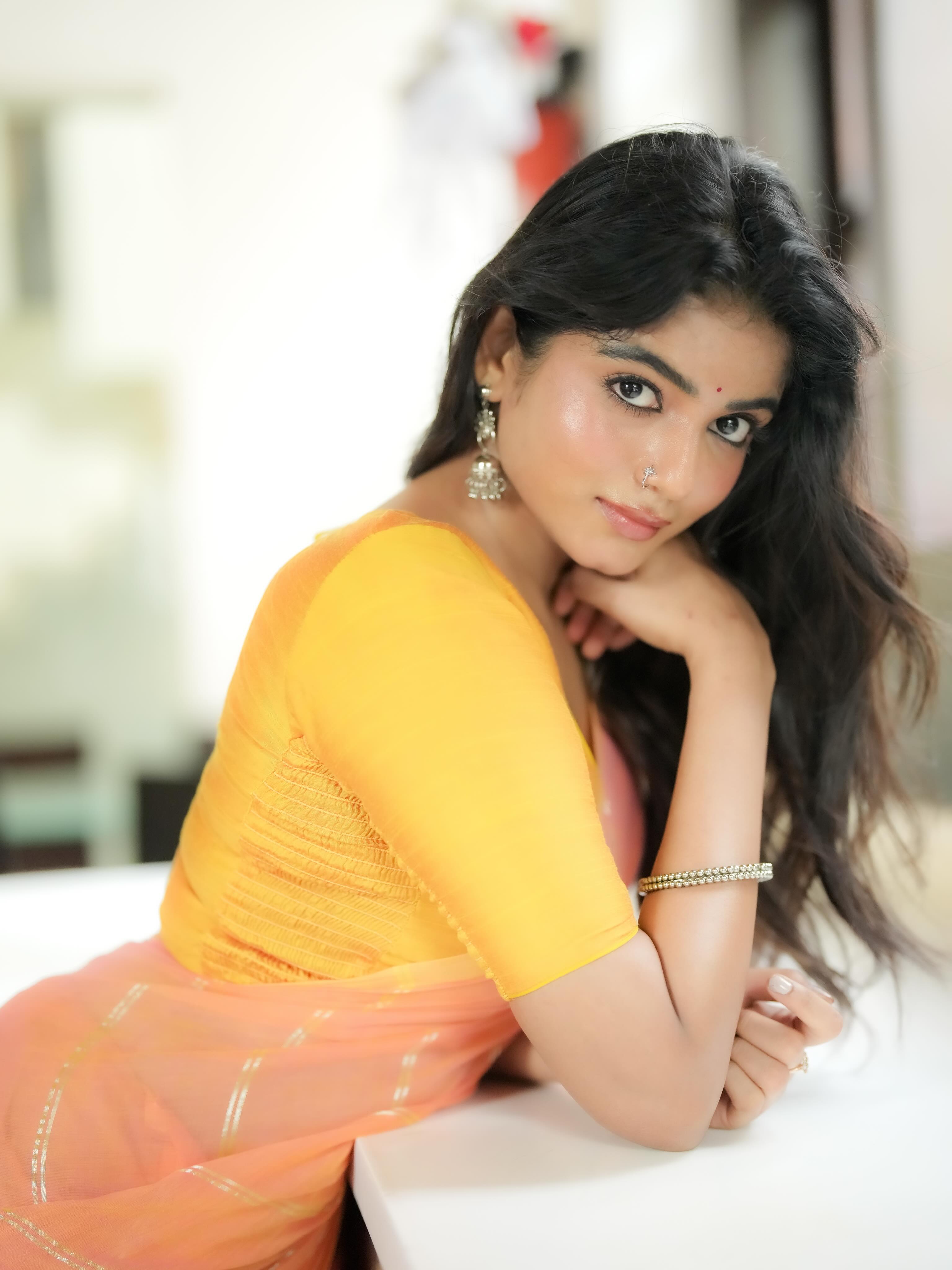 Bigg Boss Fame Viyana Looks Gorgeous in Her Latest Homely & Glamorous Photoshoot
