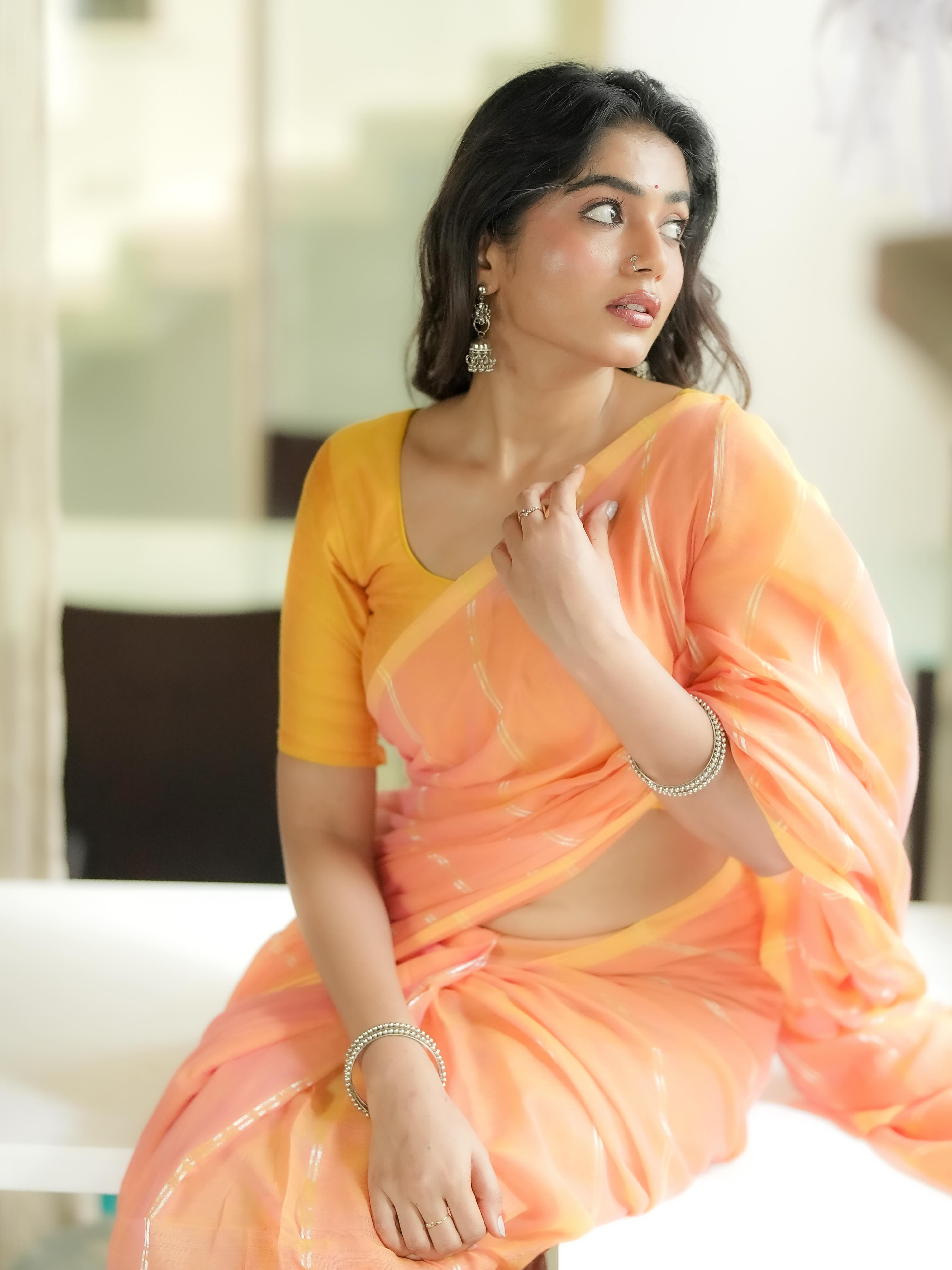 Bigg Boss Fame Viyana Looks Gorgeous in Her Latest Homely & Glamorous Photoshoot