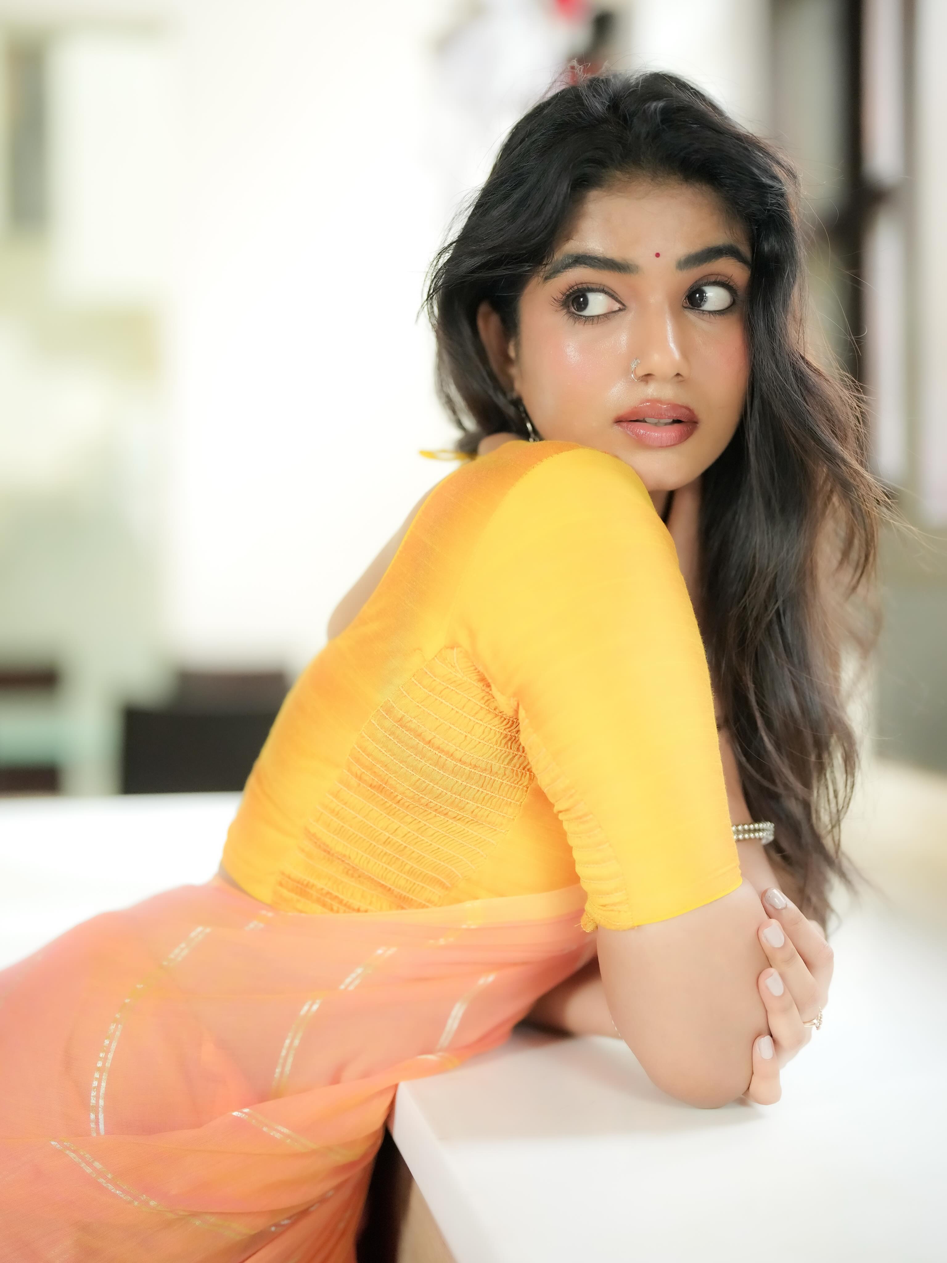 Bigg Boss Fame Viyana Looks Gorgeous in Her Latest Homely & Glamorous Photoshoot