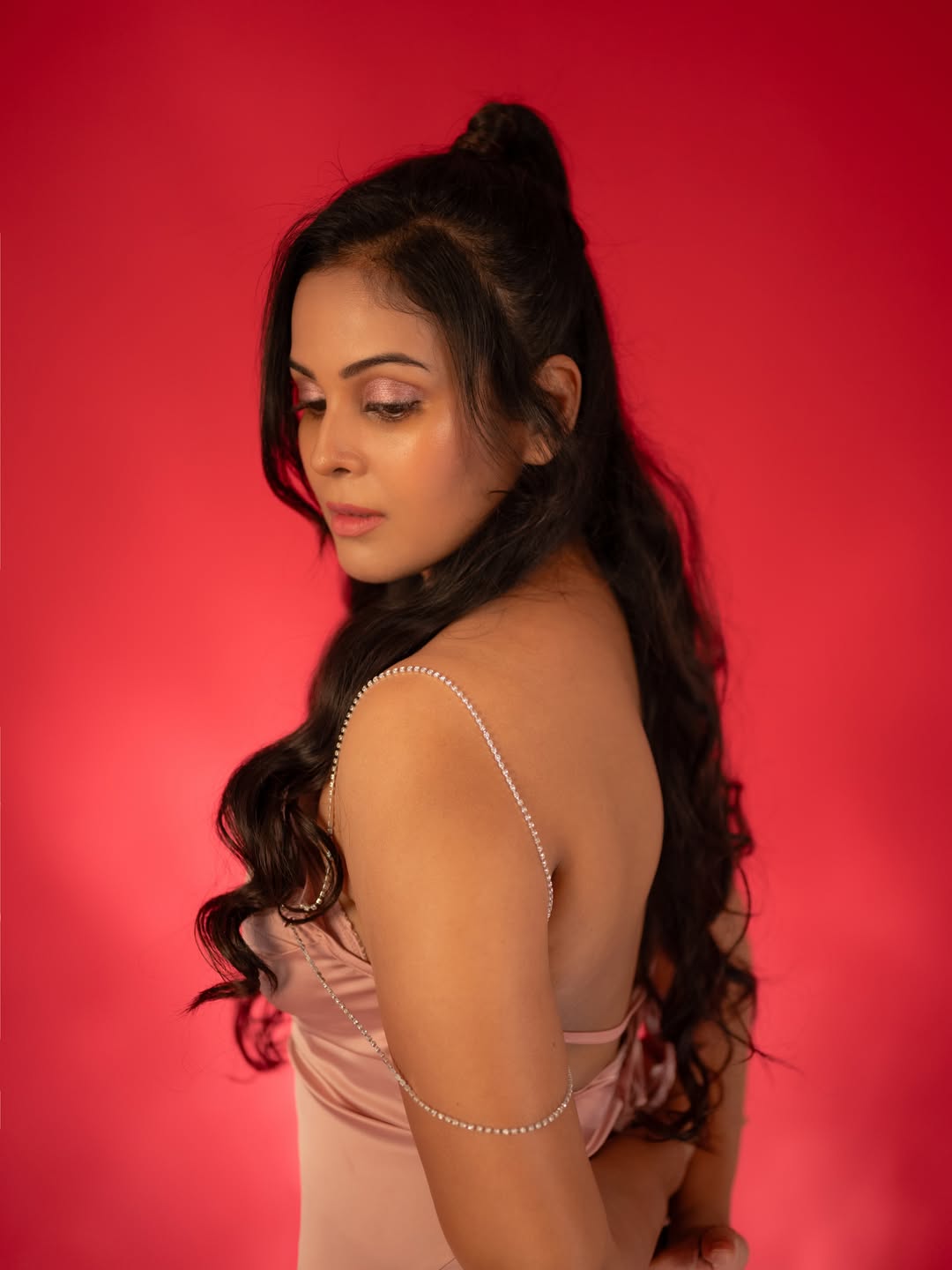 Chandini Tamilarasan fashionable elegant look