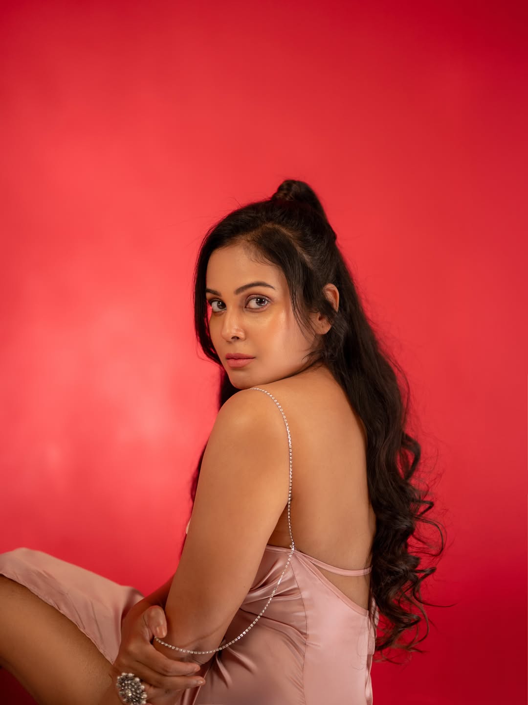 Chandini Tamilarasan glamorous outfit photos