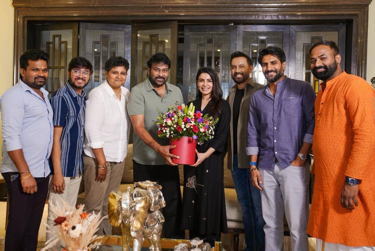 Chiranjeevi congratulating film team