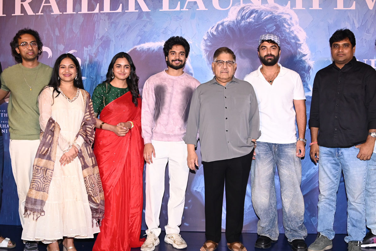 Deewana team group photo at event