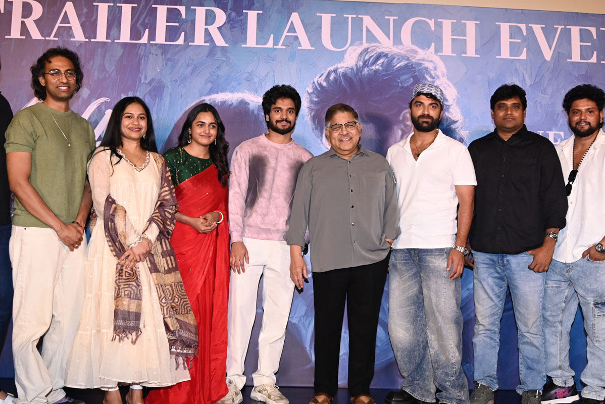 Deewana cast and crew media pose