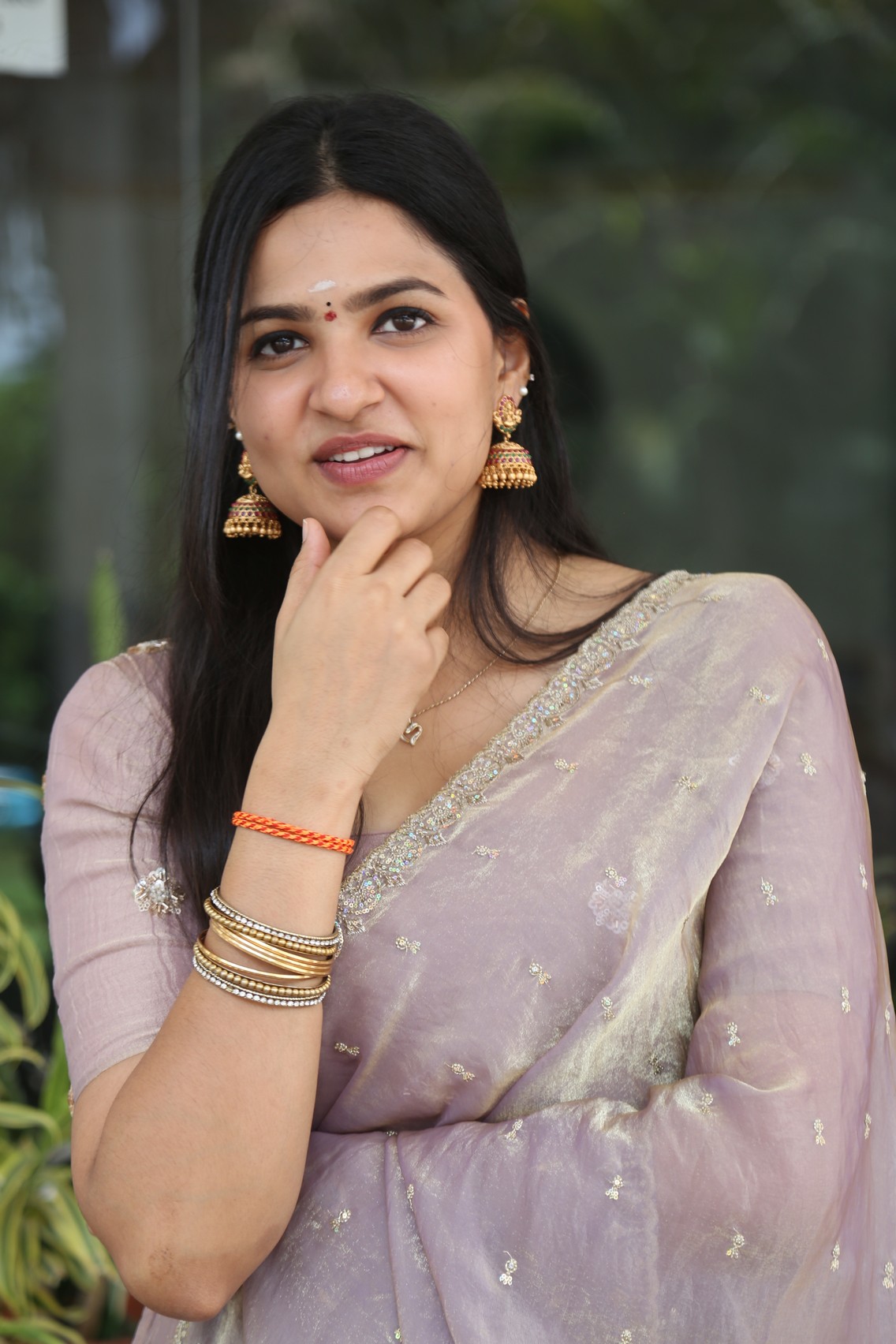 Divija Prabhakar hairstyle and style