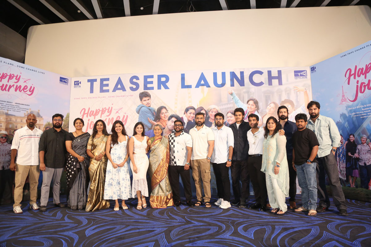 Happy Journey movie team group picture