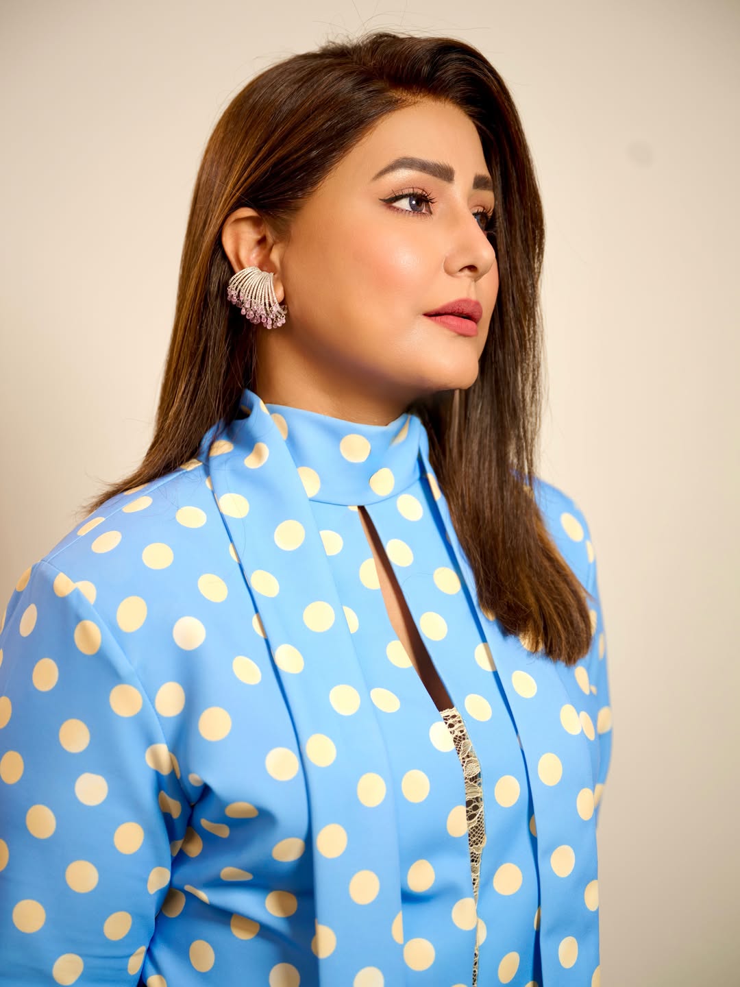 Hair and Beauty Style Adding Extra Glamour