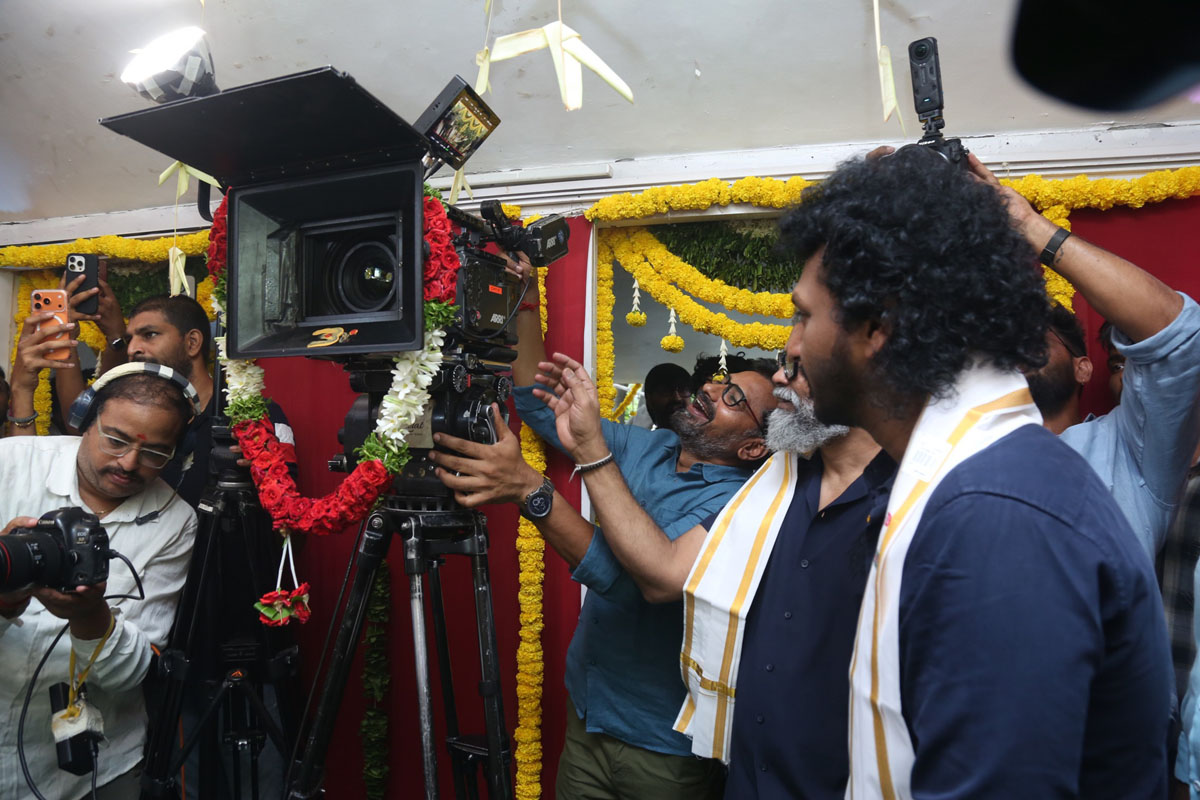 Idupu Kayitham cinematography team preparing camera