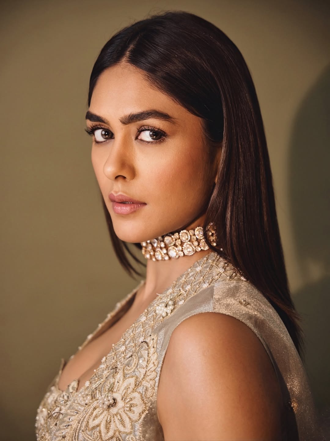 Sophisticated Glamour With Natural Radiance