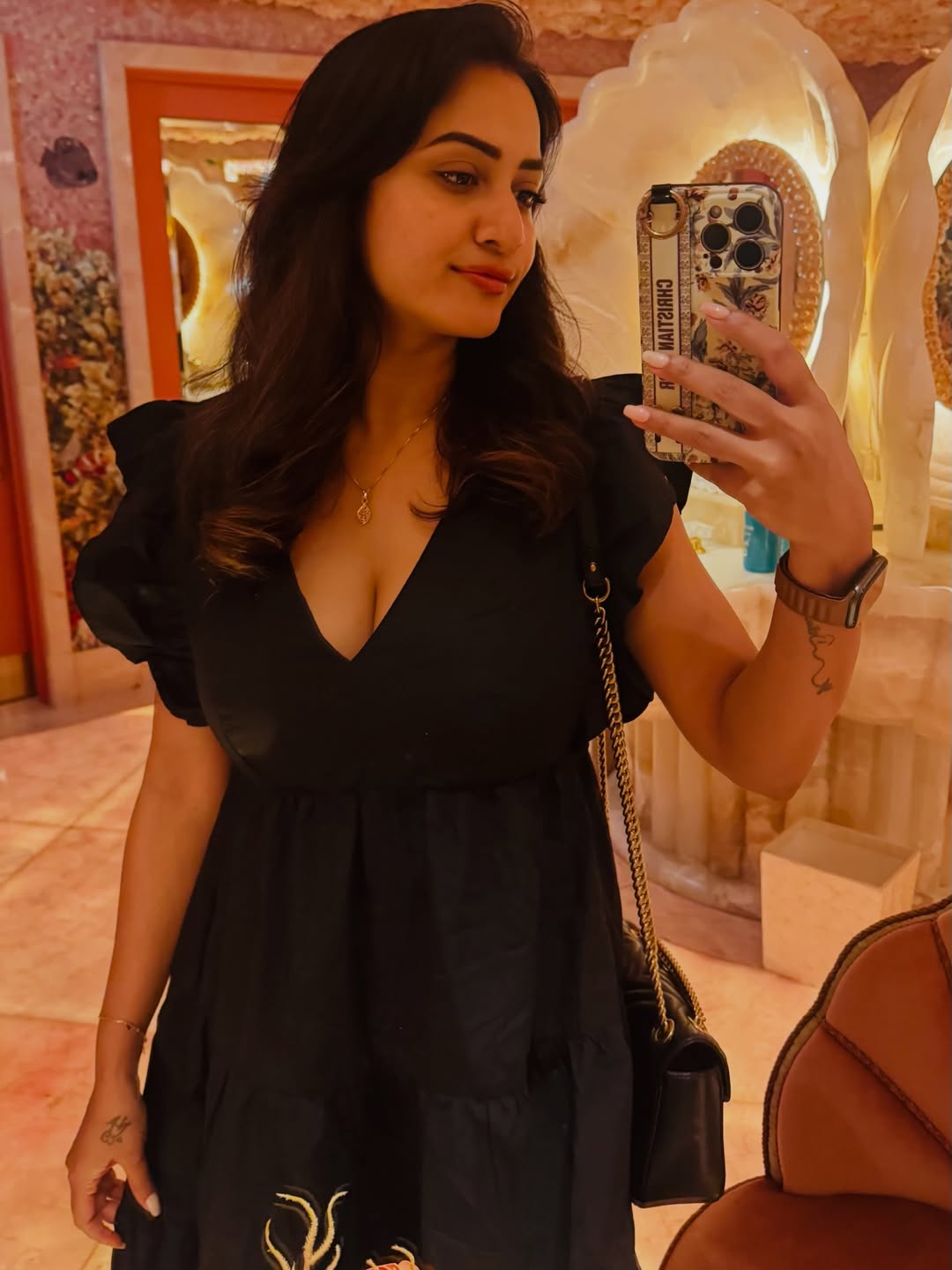 Janani Ashok Kumar photos