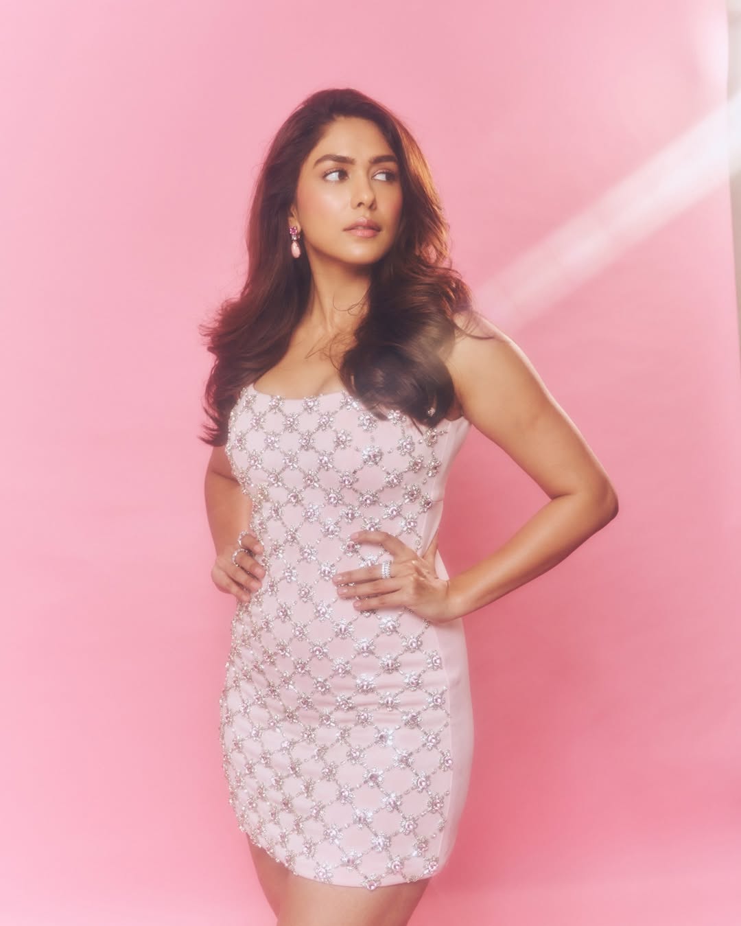 Mrunal Thakur trendy fashion photos