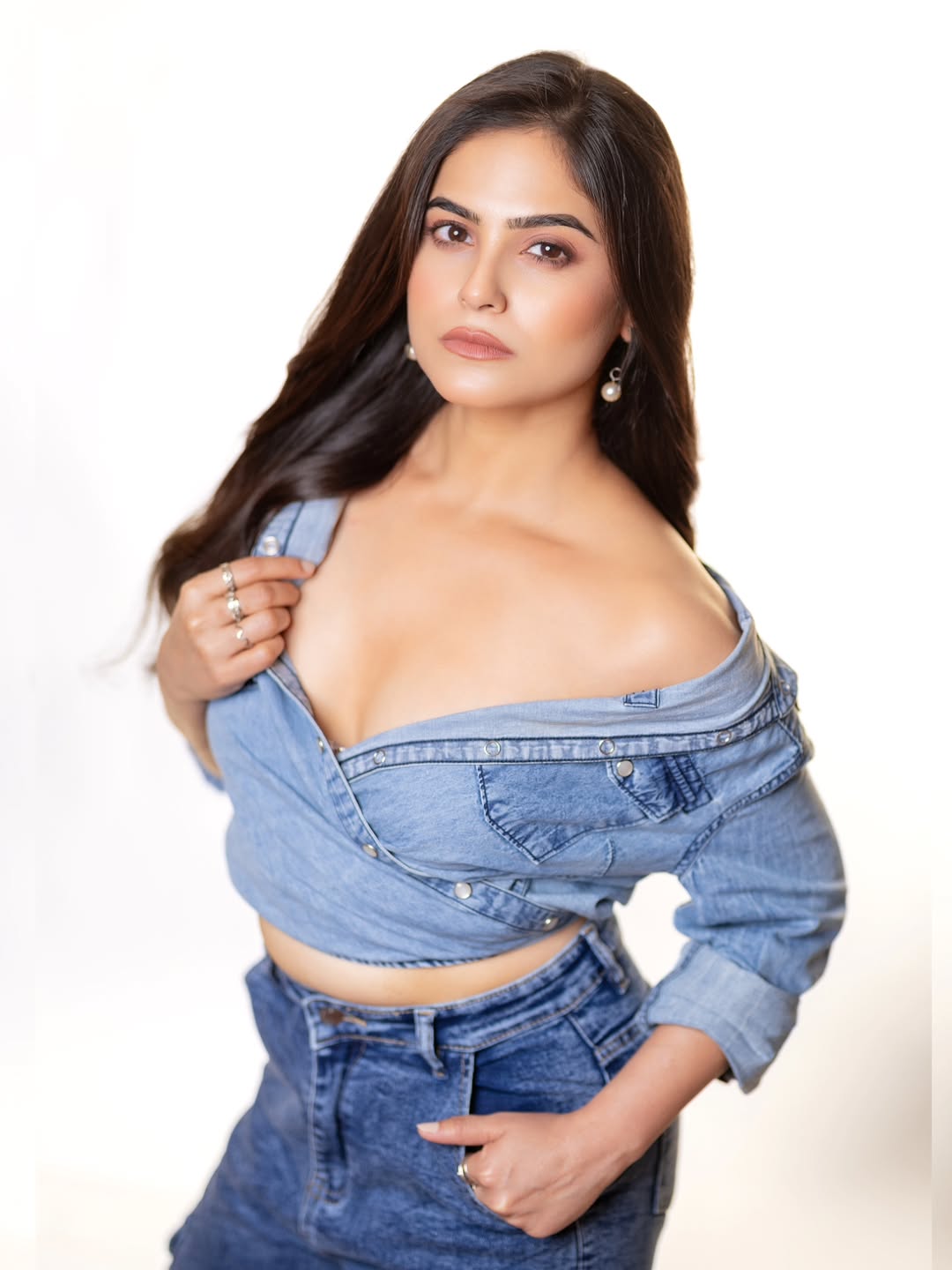 Naina Ganguly latest photos