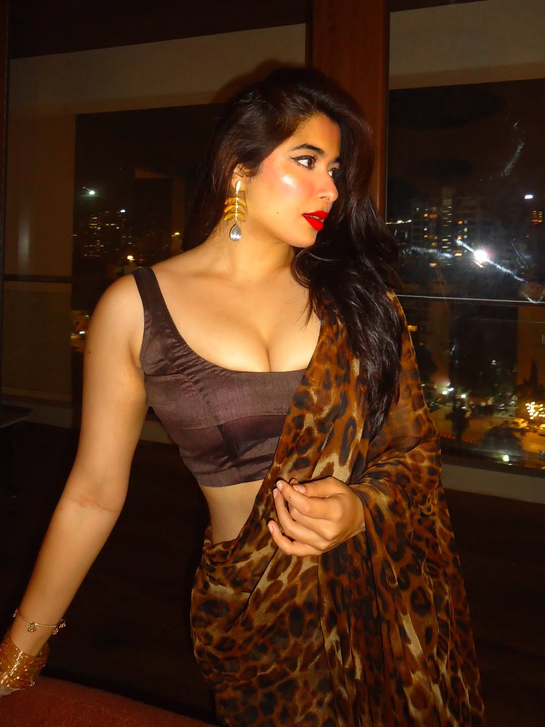 Nikita Sharma stunning pics