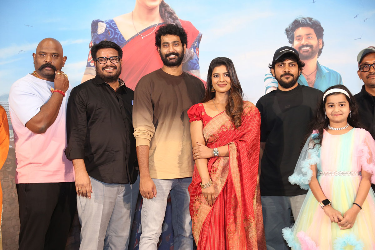 Oh Sukumari cast and crew group photo
