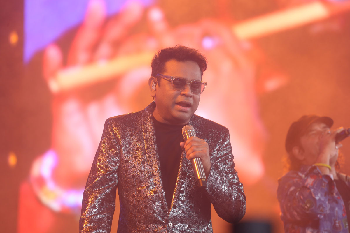 Massa Massa song live performance during Peddi promotions.