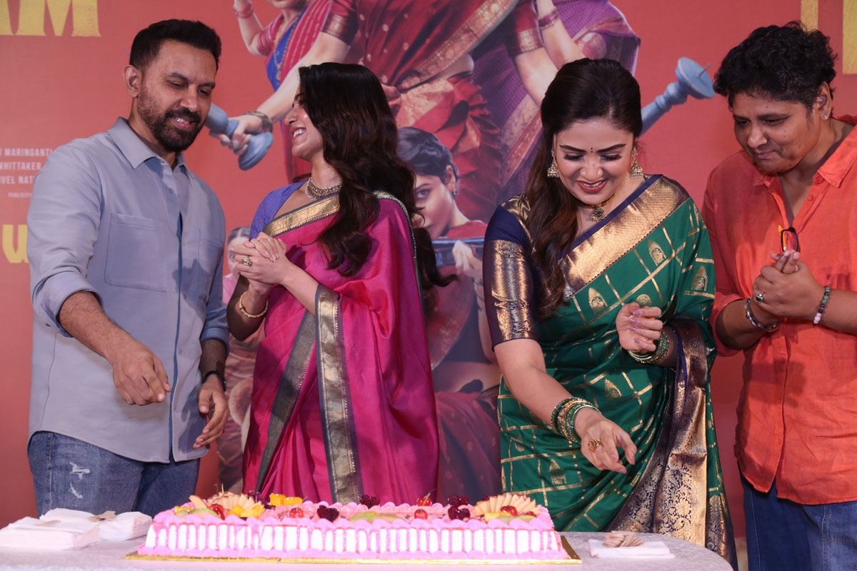 Pregnant Samantha and Husband Raju’s Latest Photos Go Viral After Ma Intti Bangaram Success