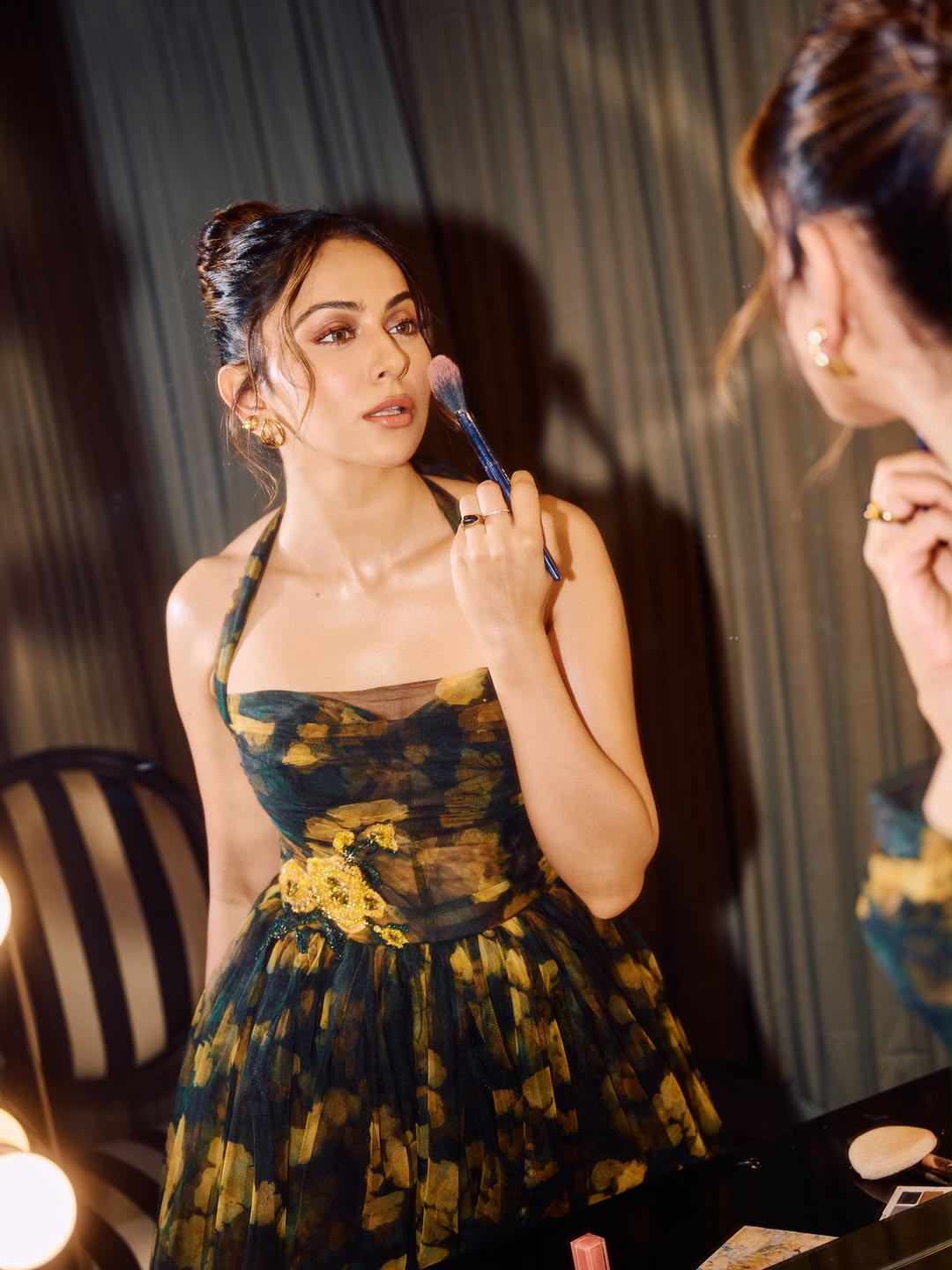 A Touch of Hollywood-Inspired Glamour