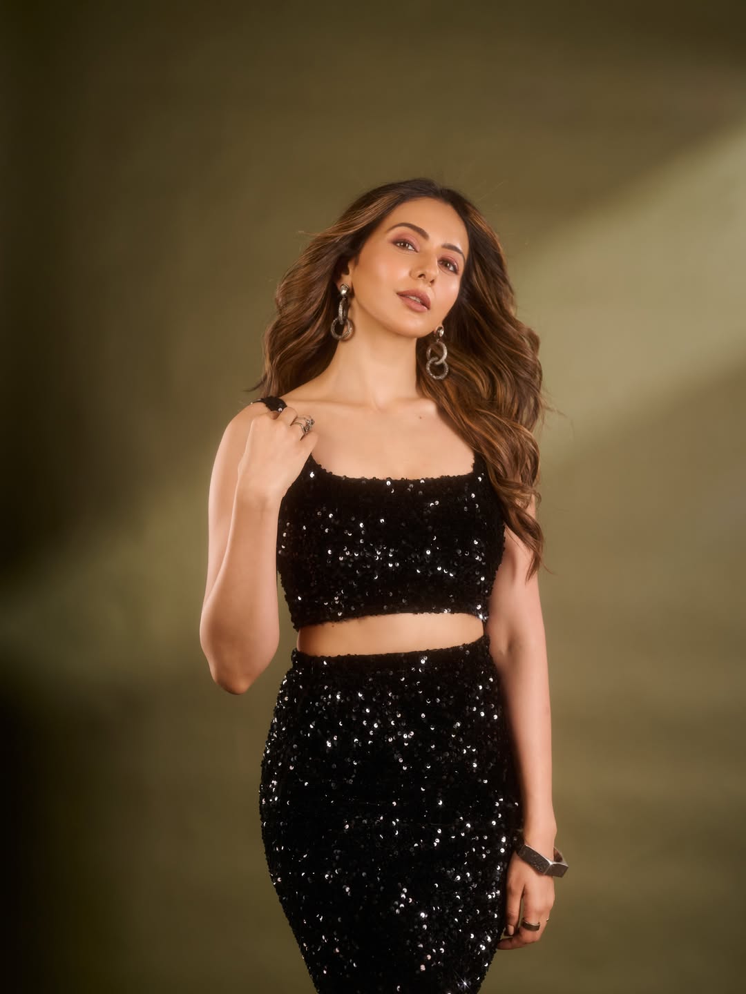 Confidence Becomes the Highlight of Her Style