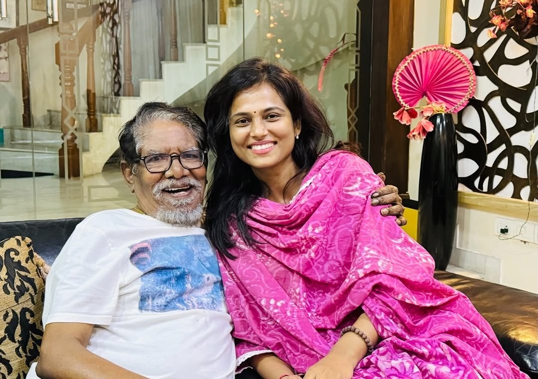 Ramya Pandian Shares Heartfelt Photos With Bharathiraja After His Demise