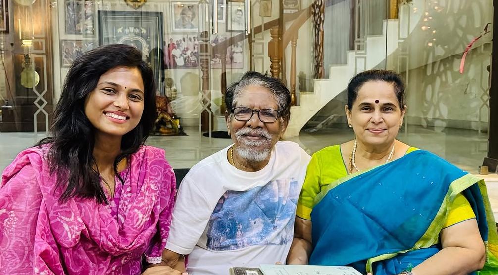 Ramya Pandian Shares Heartfelt Photos With Bharathiraja After His Demise