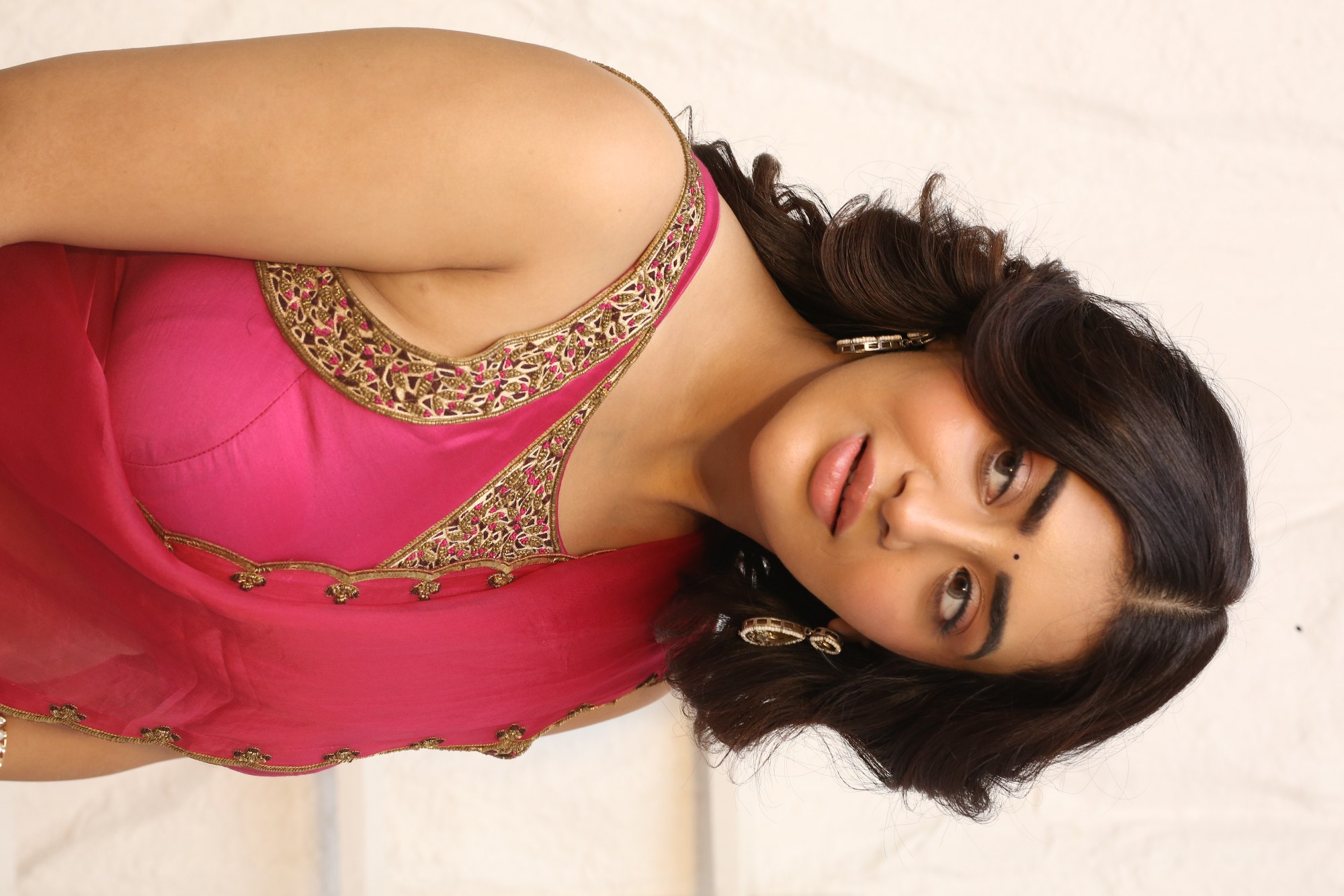 Rashi Singh modern traditional outfit
