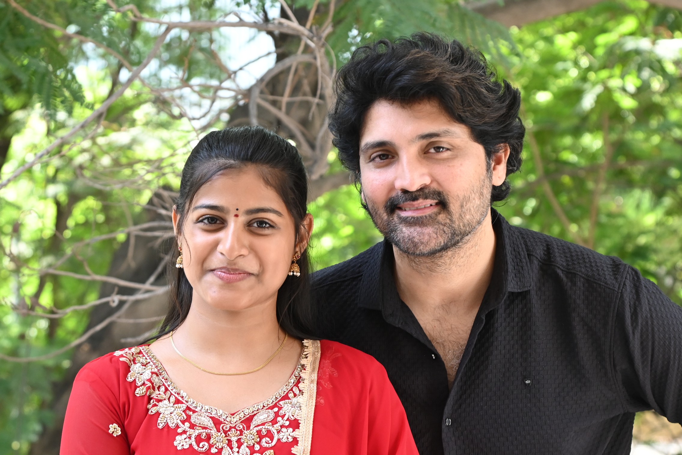 Savithri lead actors posing