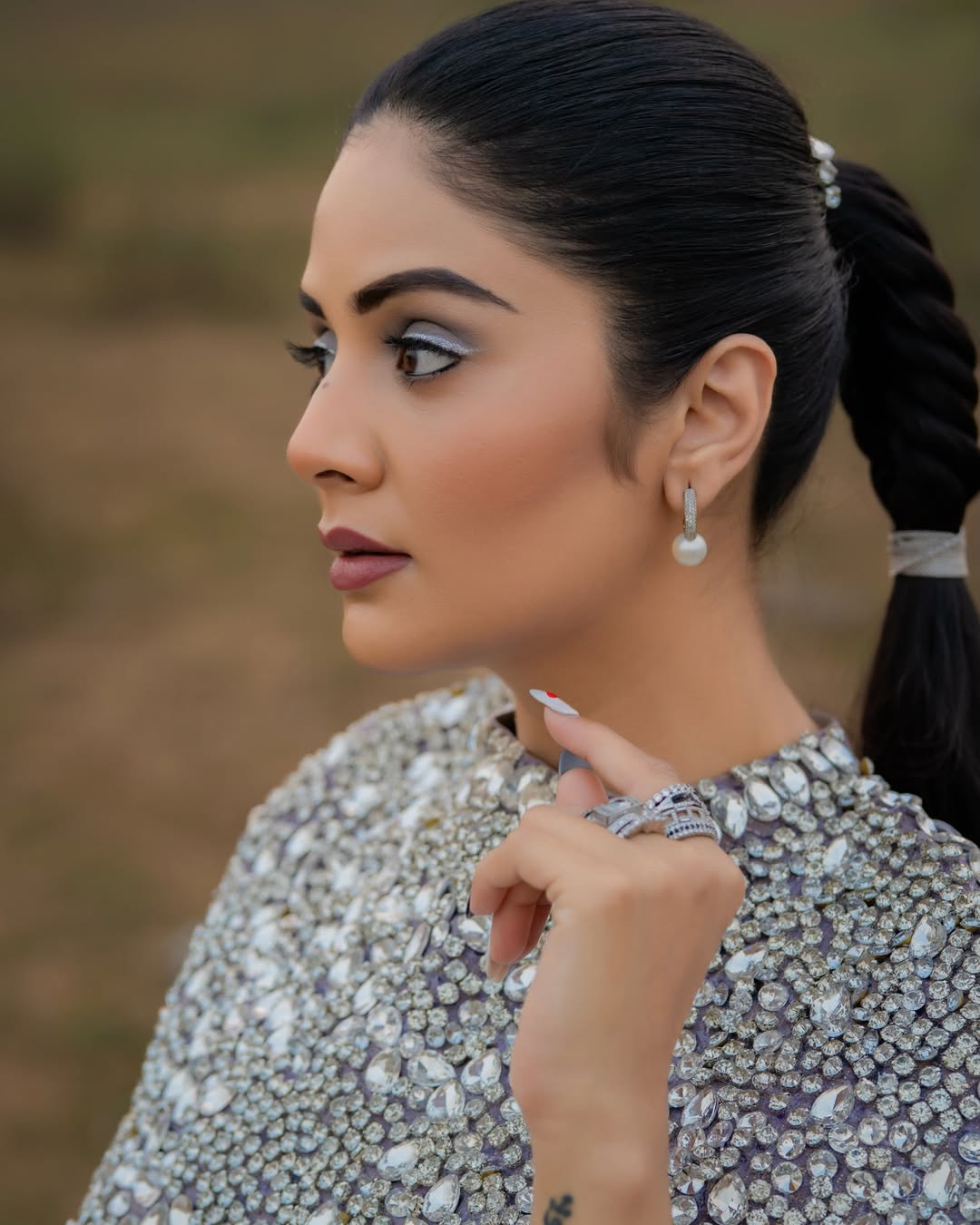 Jewelry That Enhances the Ensemble