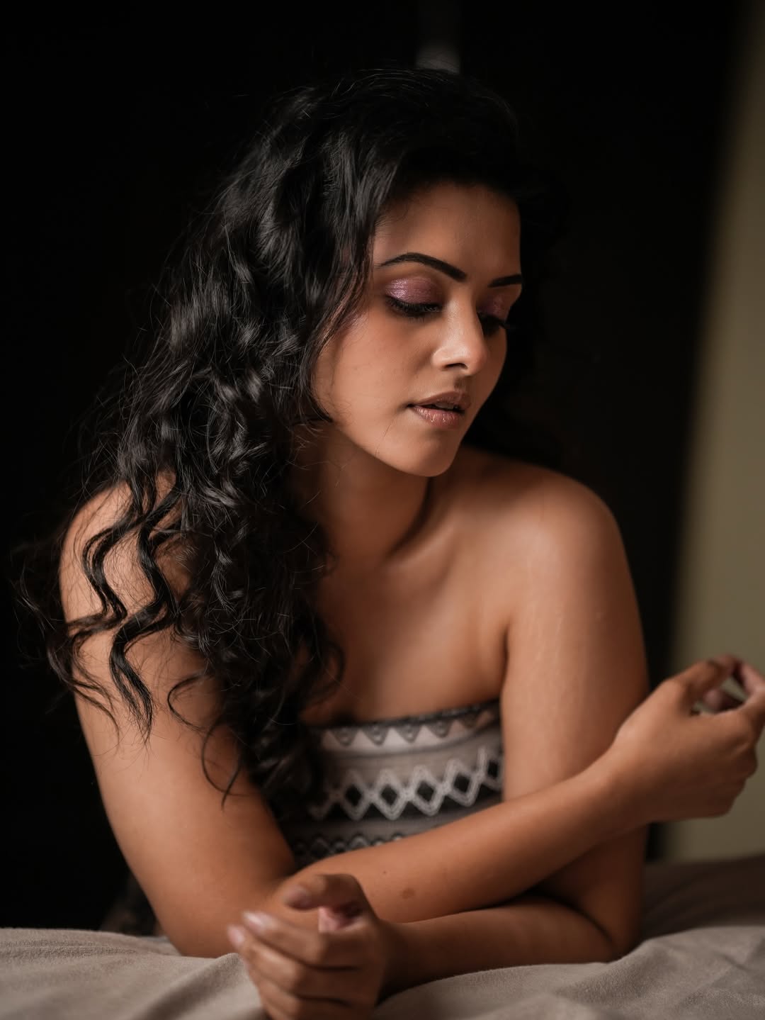 Swathishta latest glamour photos