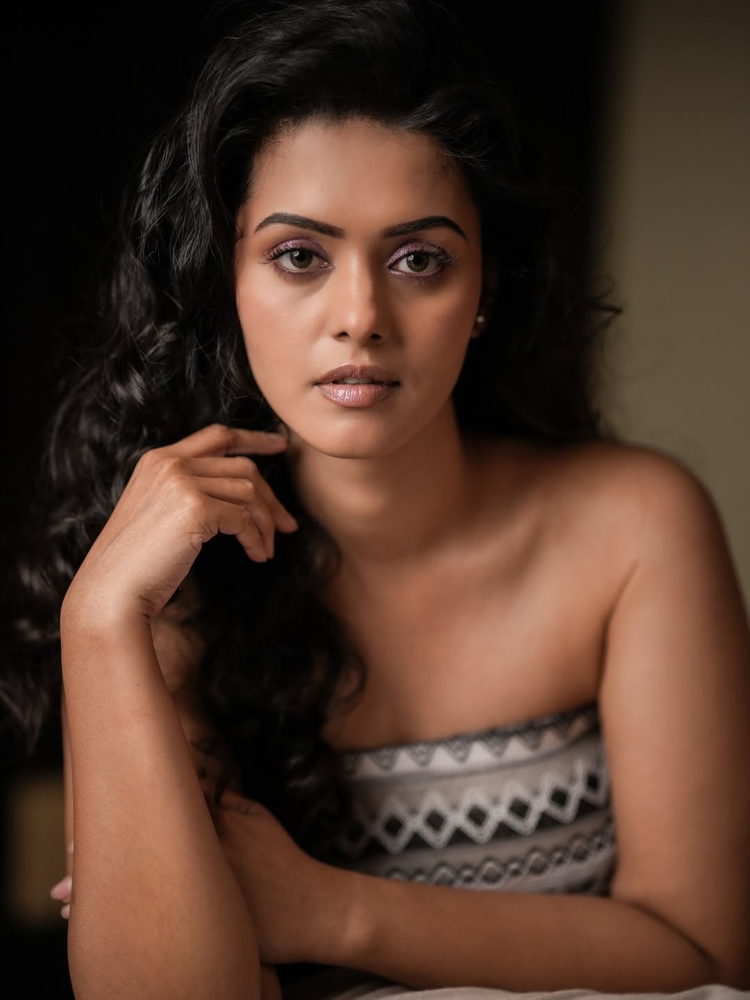 Swathishta latest glamour photos