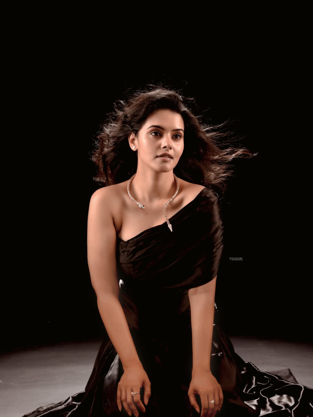 Swathishta latest glamour photos