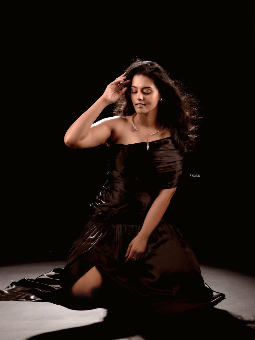 Swathishta latest glamour photos