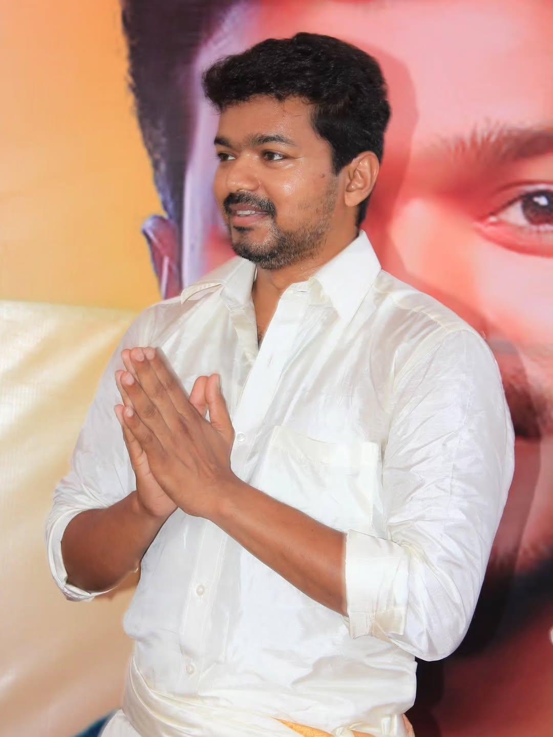 Vijay Birthday - Rare Photos With Wife Sangeetha From 2014 Goes Viral