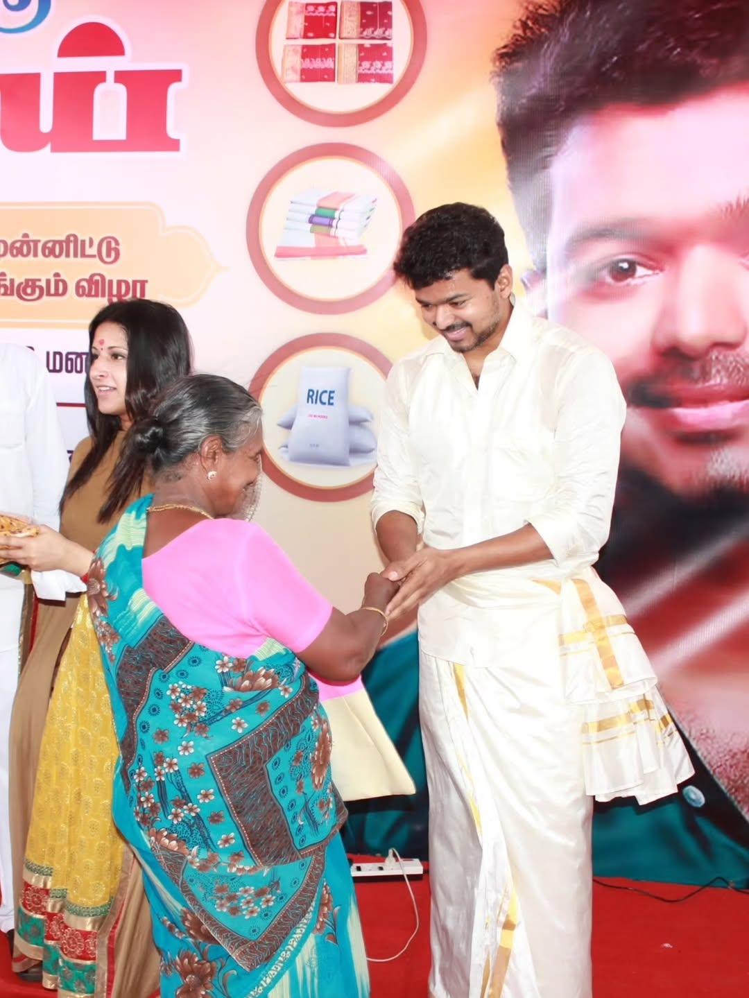 Vijay Birthday - Rare Photos With Wife Sangeetha From 2014 Goes Viral