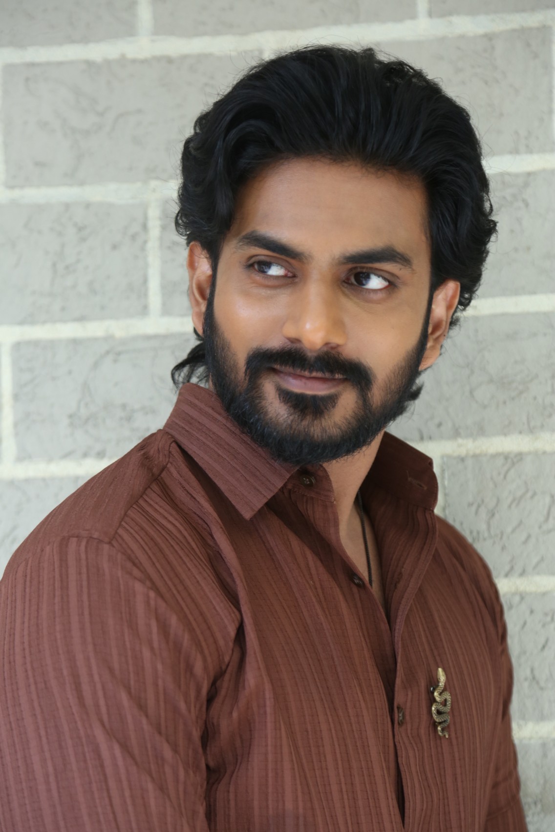 Virat Kohli beard and hairstyle look