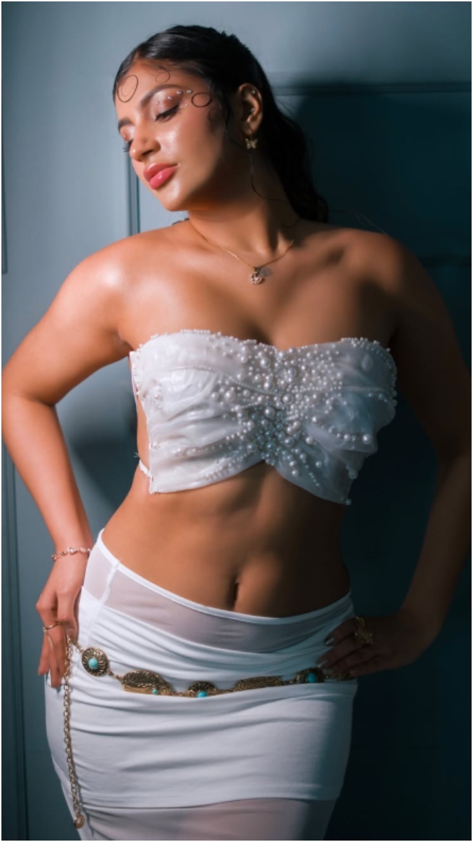 Actress Yashika Aannand
