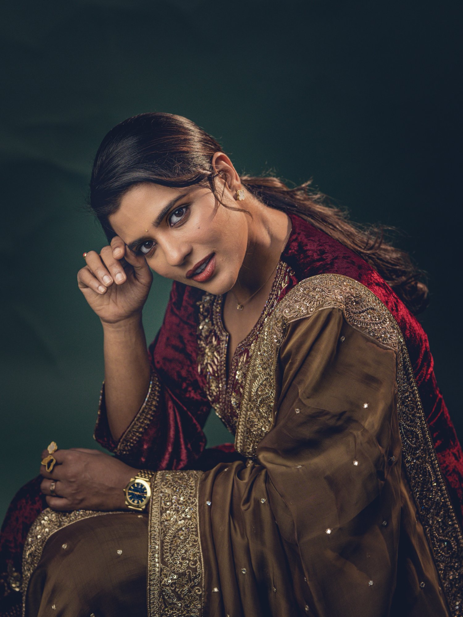Aishwarya Rajesh graceful traditional appearance