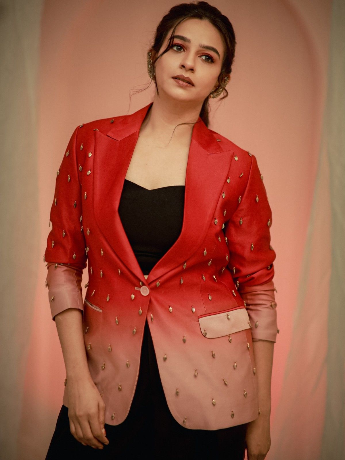 Actress Divya Ganesan Shares Her Very Beautiful Photos Which Attracts Fans