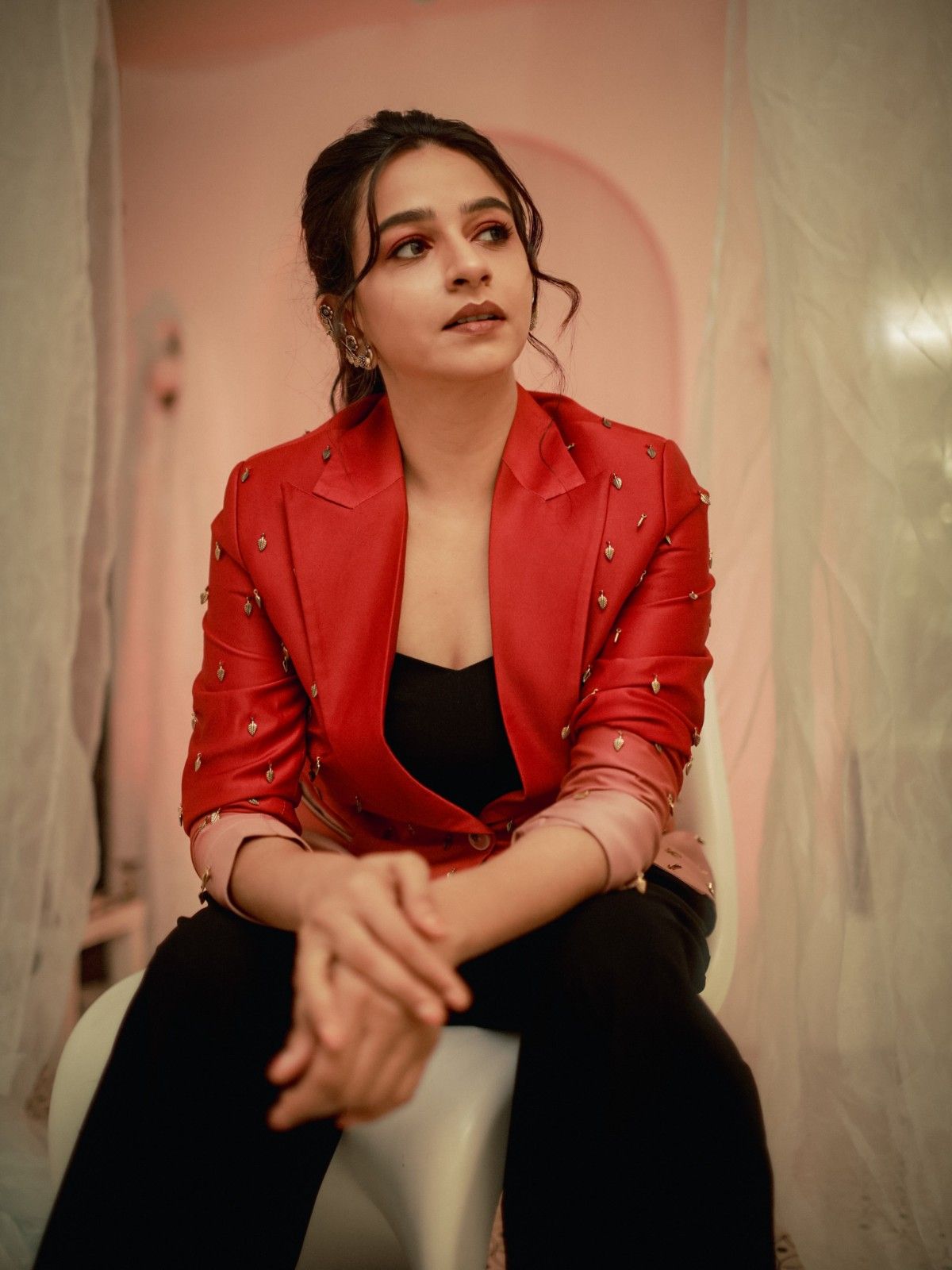 Actress Divya Ganesan Shares Her Very Beautiful Photos Which Attracts Fans