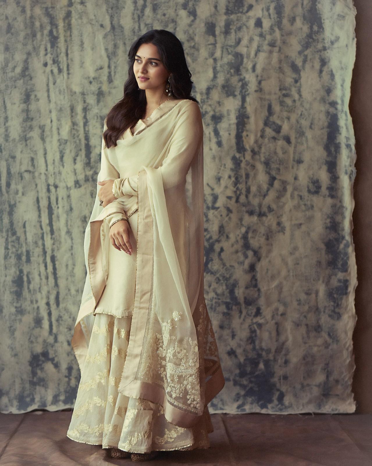 Actress Kayadu Lohar Shares Her Very Simple Beautiful Photos On Instagram Goes Trednding
