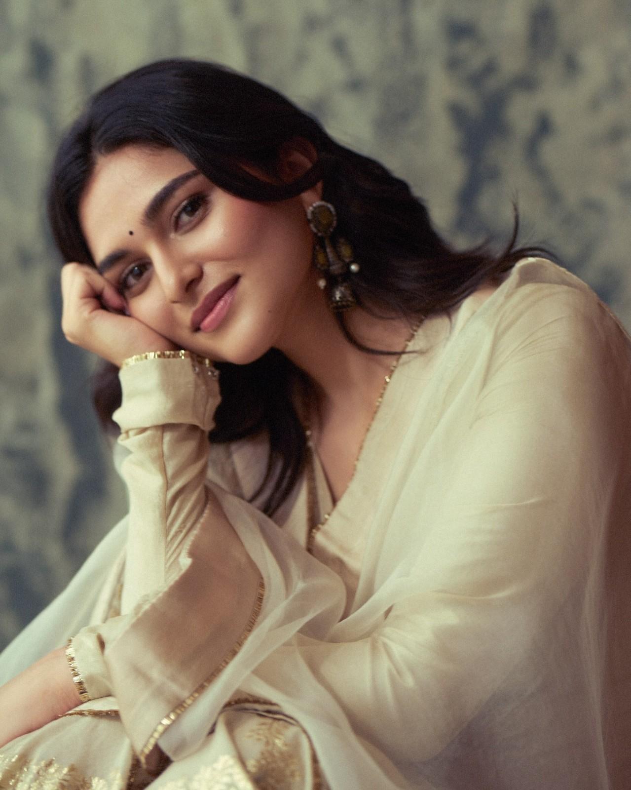 Actress Kayadu Lohar Shares Her Very Simple Beautiful Photos On Instagram Goes Trednding
