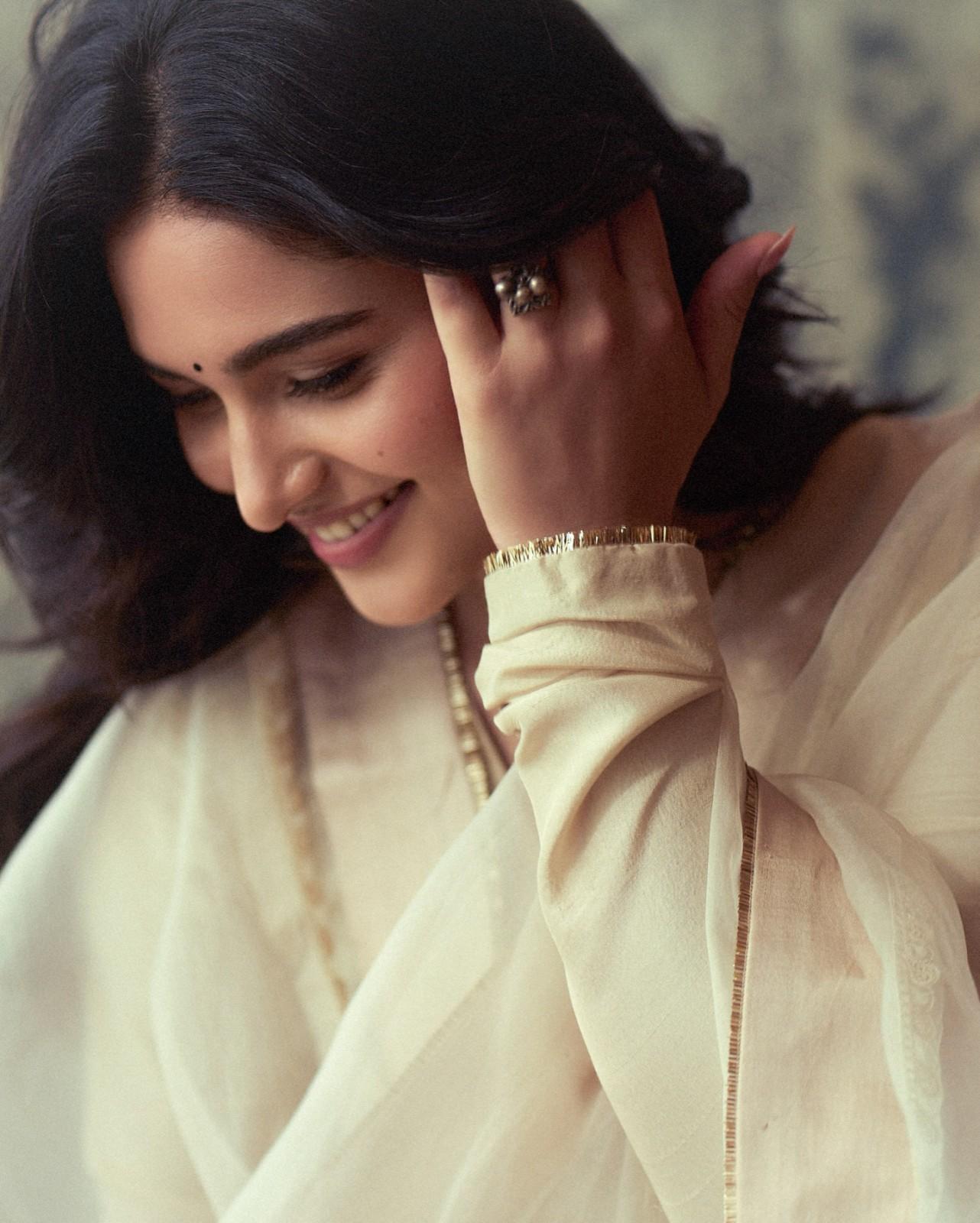 Actress Kayadu Lohar Shares Her Very Simple Beautiful Photos On Instagram Goes Trednding