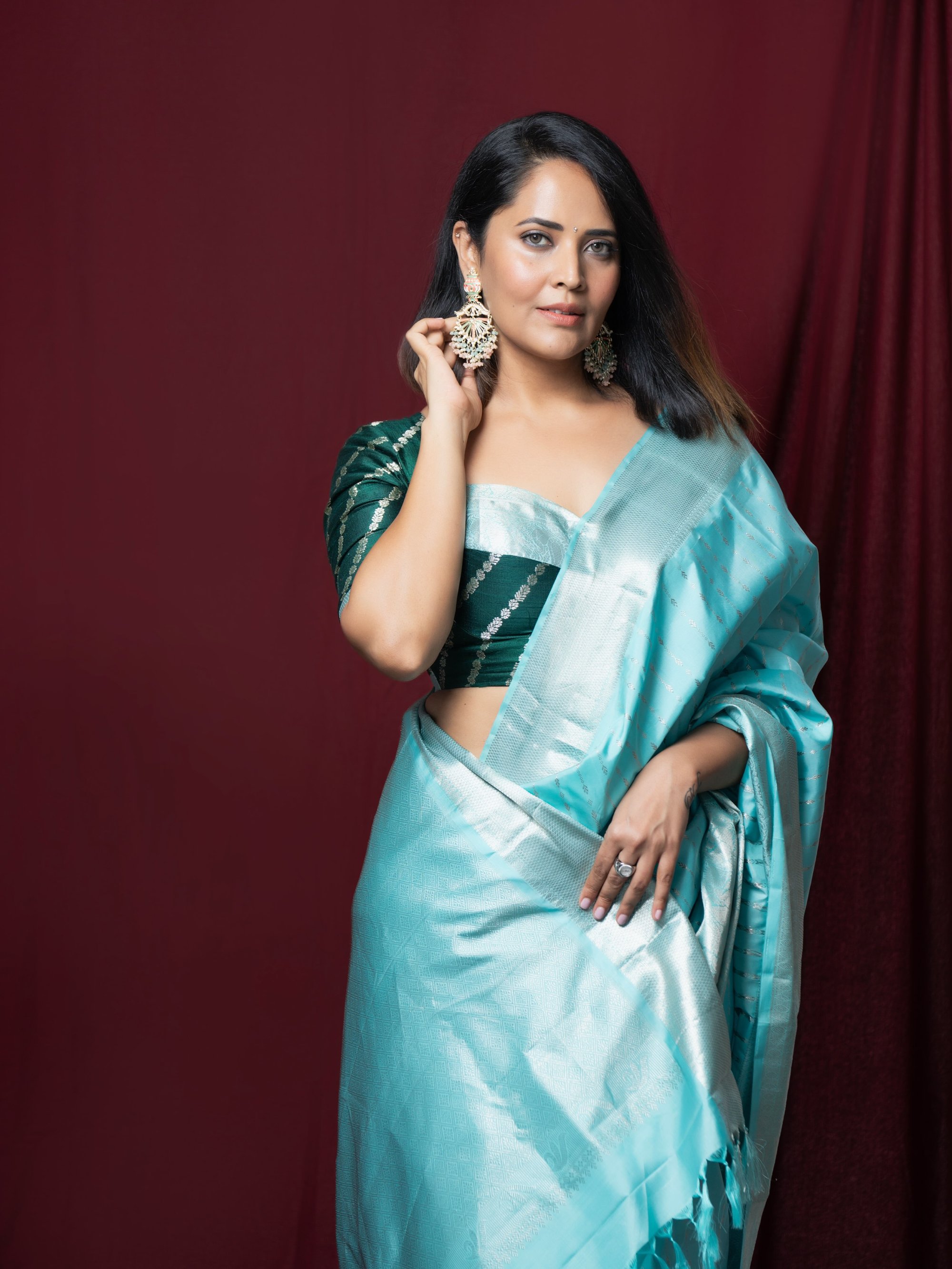 Anasuya Bharadwaj modern saree look