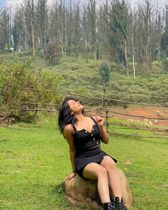 Raveena Daha workout stills