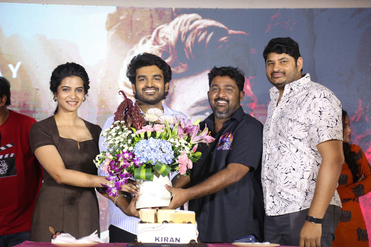 Sri Gouri Priya wishes Kiran Abbavaram with bouquet
