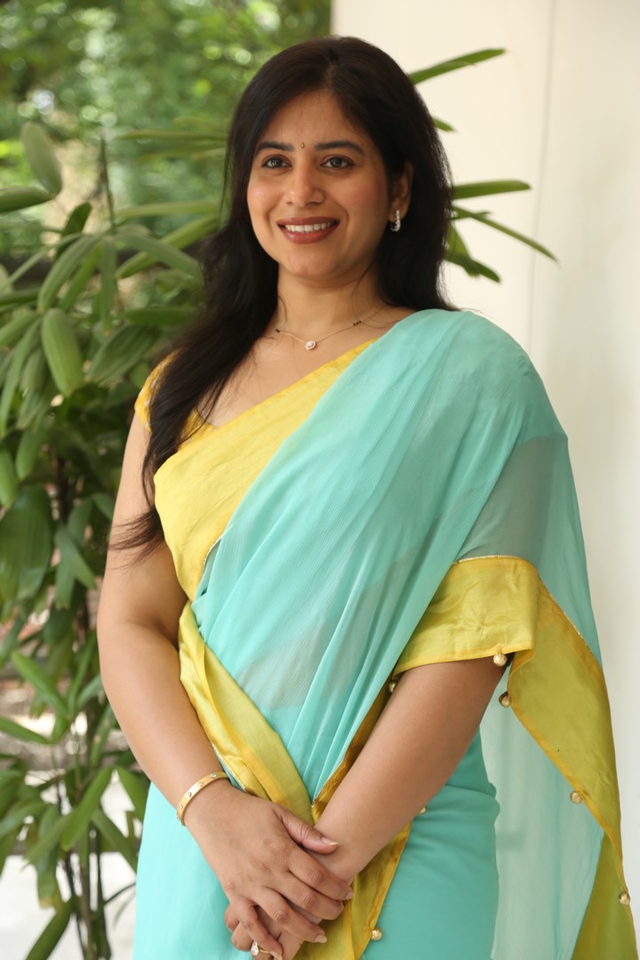 K Niharika Dasari elegant makeup and jewelry