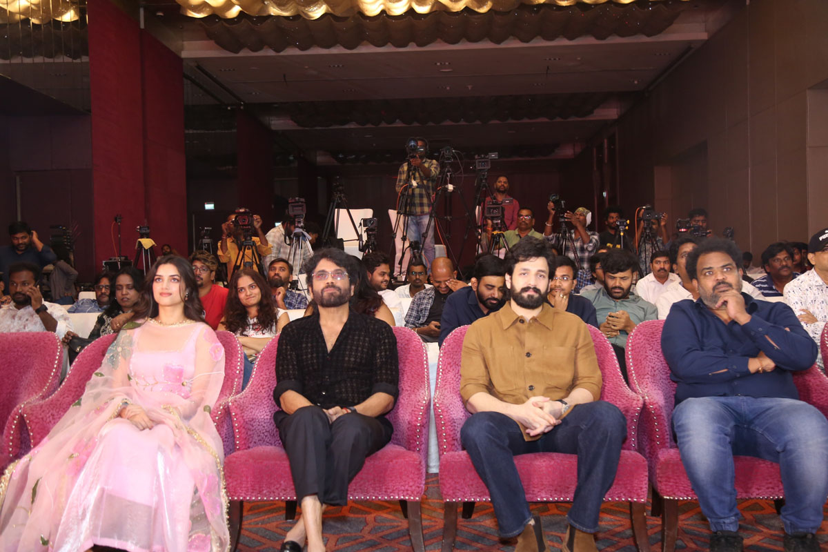 Bhagyashri Borse, Nagarjuna, Akhil Akkineni and Murali Kishor Abburu seated.