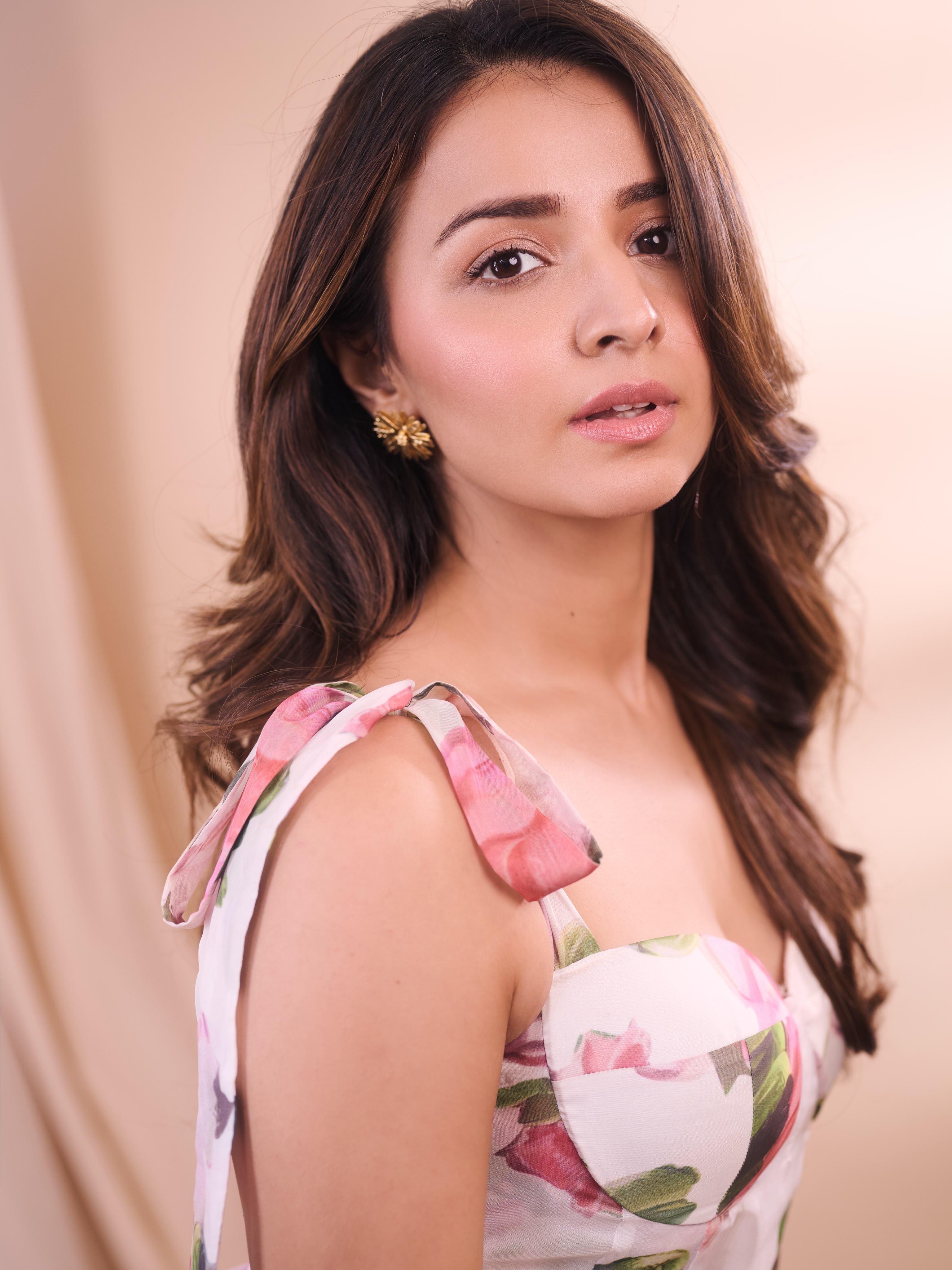 A Blend of Modern Grace and Timeless Beauty