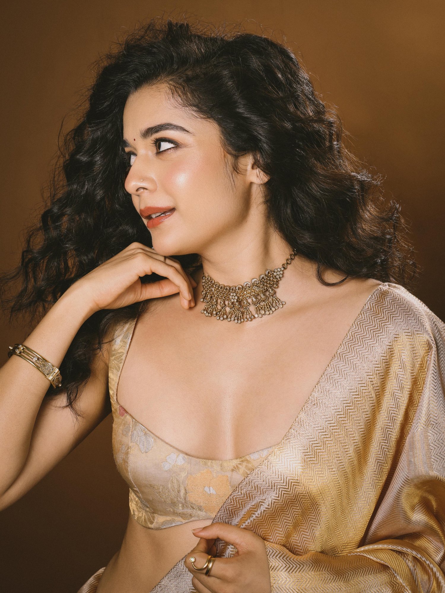Mithila Palkar gold jewellery look