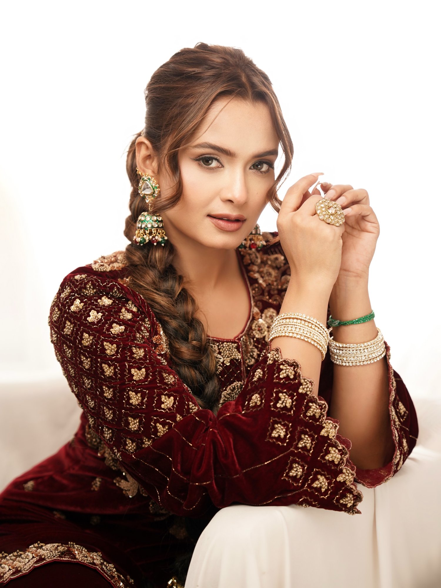 Neelam Giri elegant jewelry look