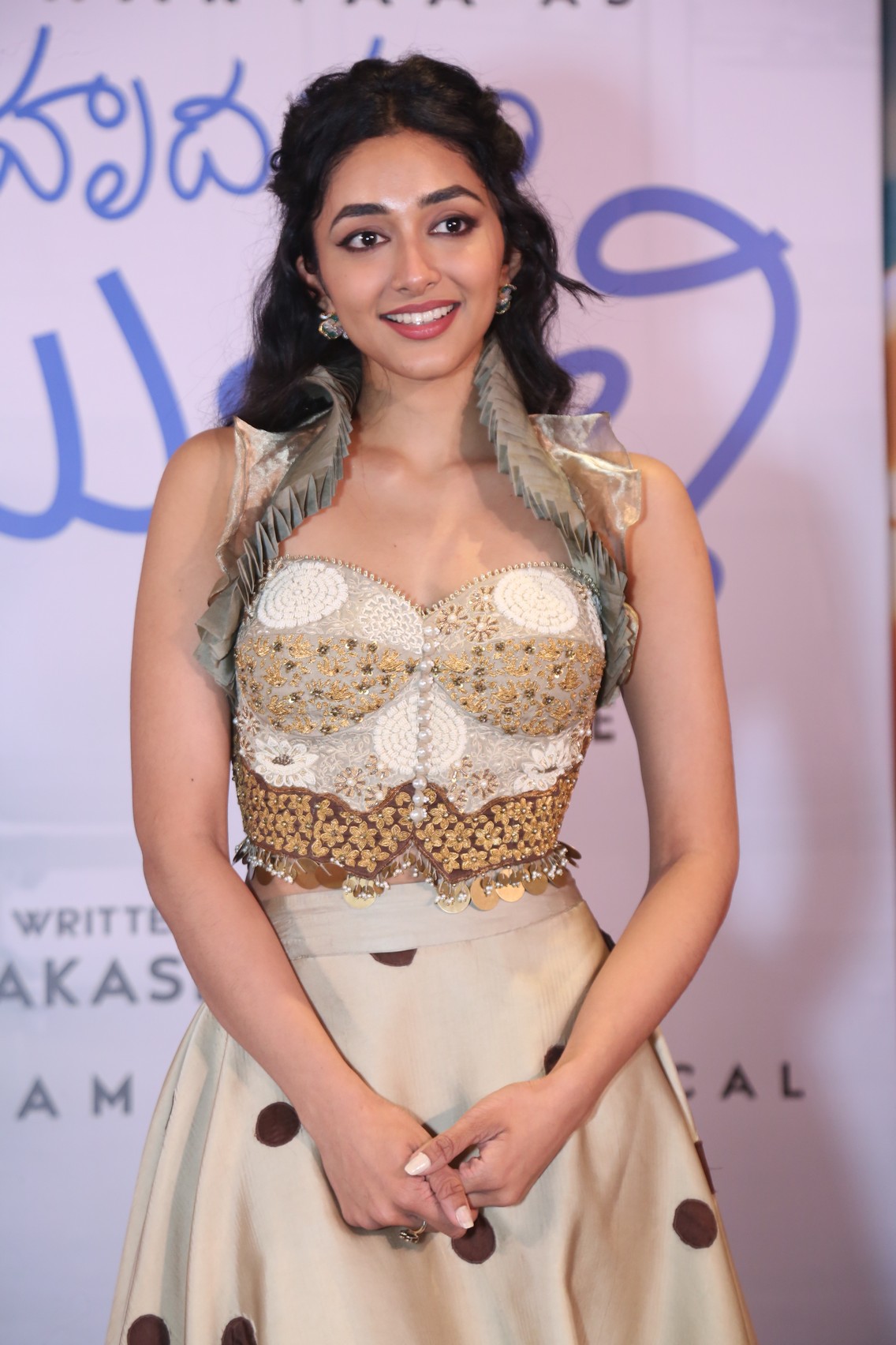 Preity Mukhundhan stylish embroidered attire